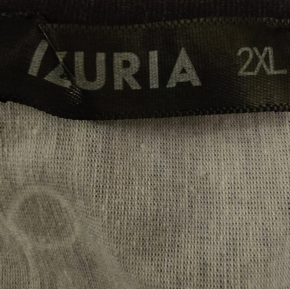 #347 Izuria black and white abstract faces long sleeve crewneck top size 2XL - Picture 5 of 5